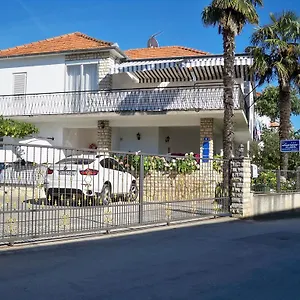 Vlado Appartamento Sukošan